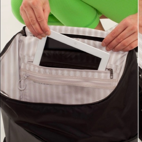 SOLD (145$) Lululemon spring fling backpack - Picture 9 of 16